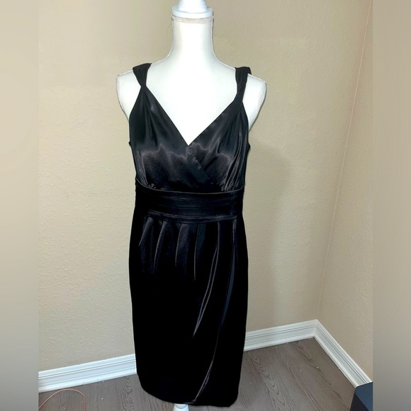 London Times Black Satin Cocktail Dress - Picture 11 of 11